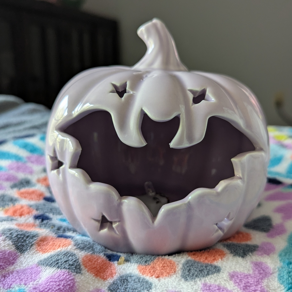 Kirkland 2 Ceramic Light Up Pumpkins - Picture 2 of 8